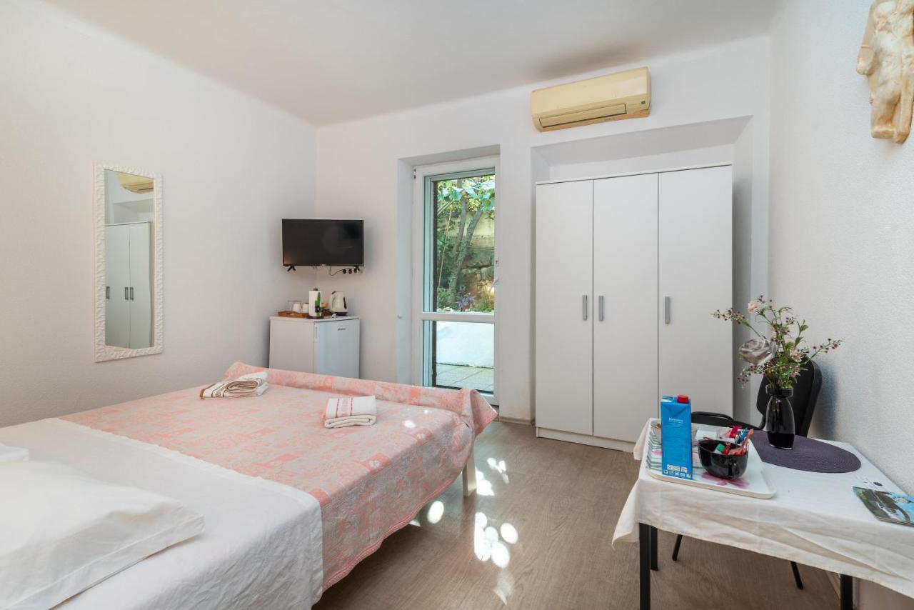 Rooms Feme Trogir Exteriör bild