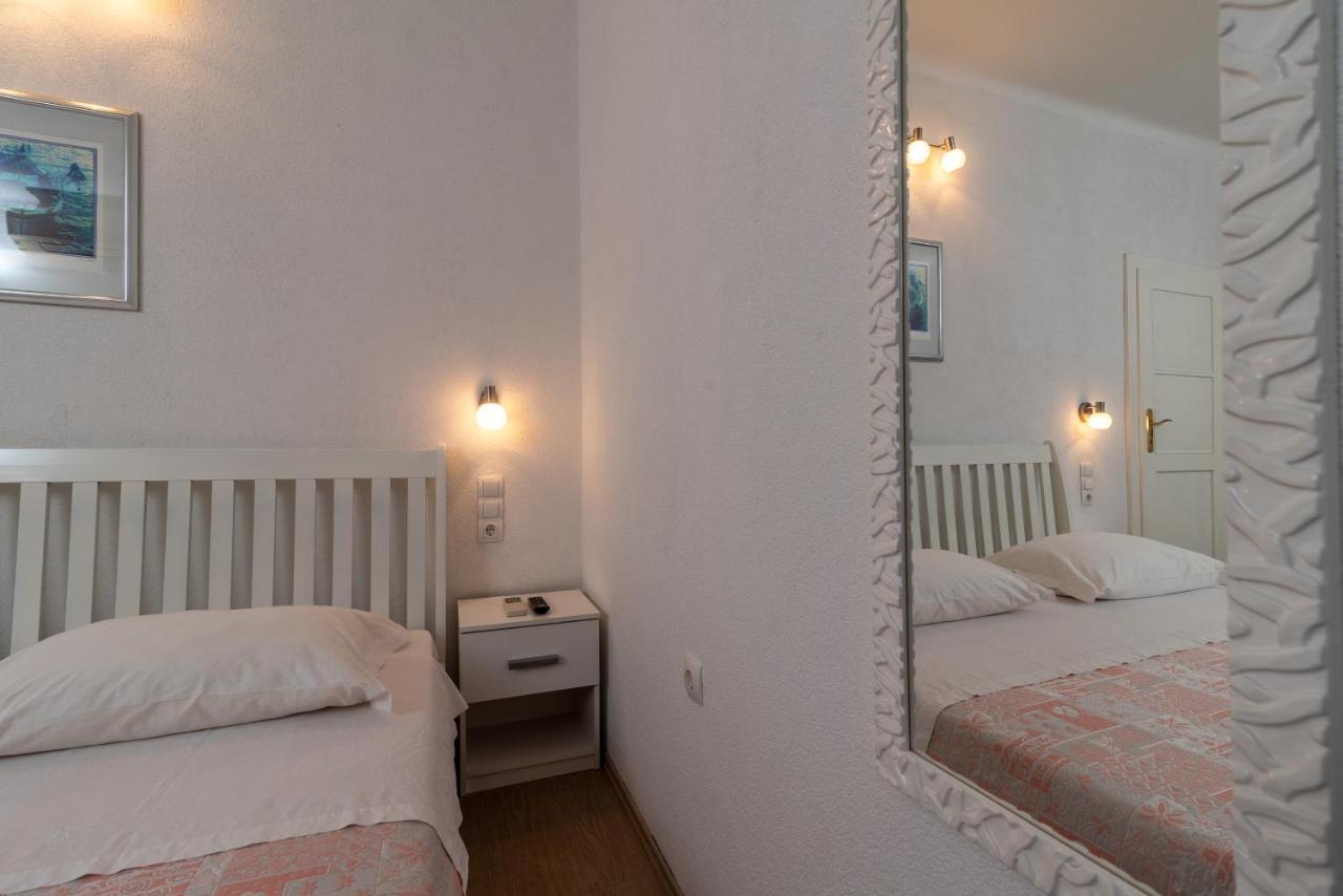 Rooms Feme Trogir Exteriör bild