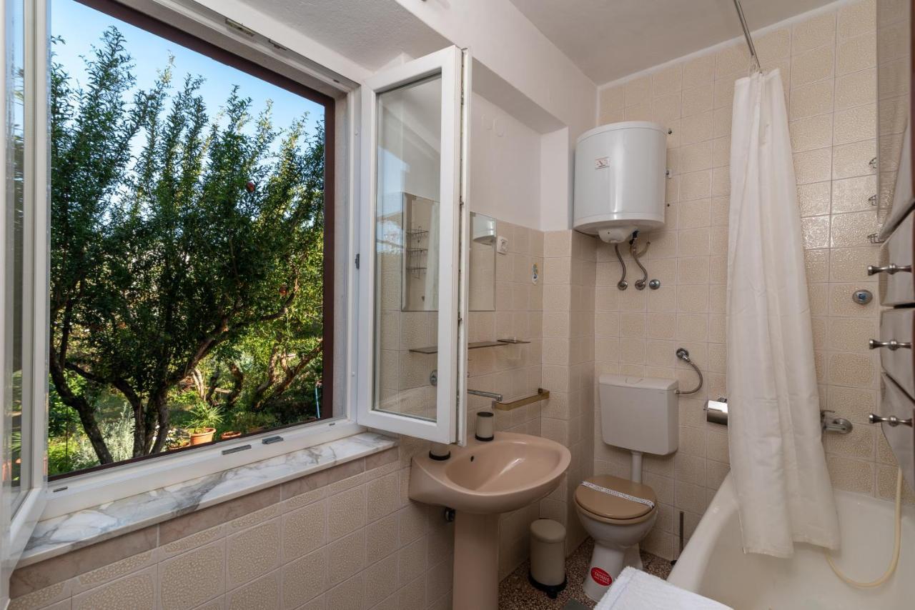 Rooms Feme Trogir Exteriör bild