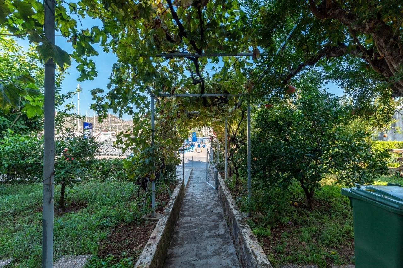 Rooms Feme Trogir Exteriör bild