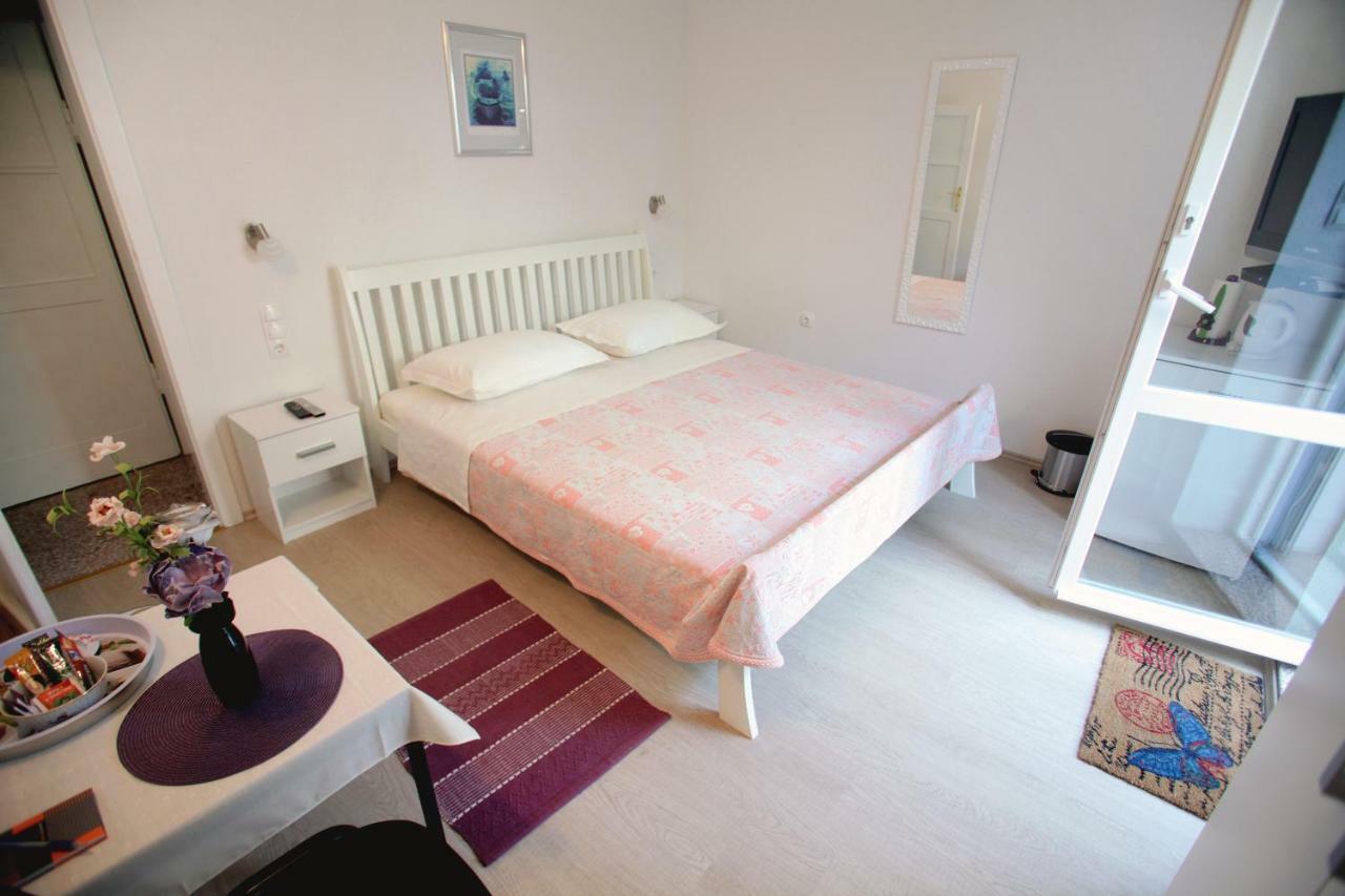 Rooms Feme Trogir Exteriör bild